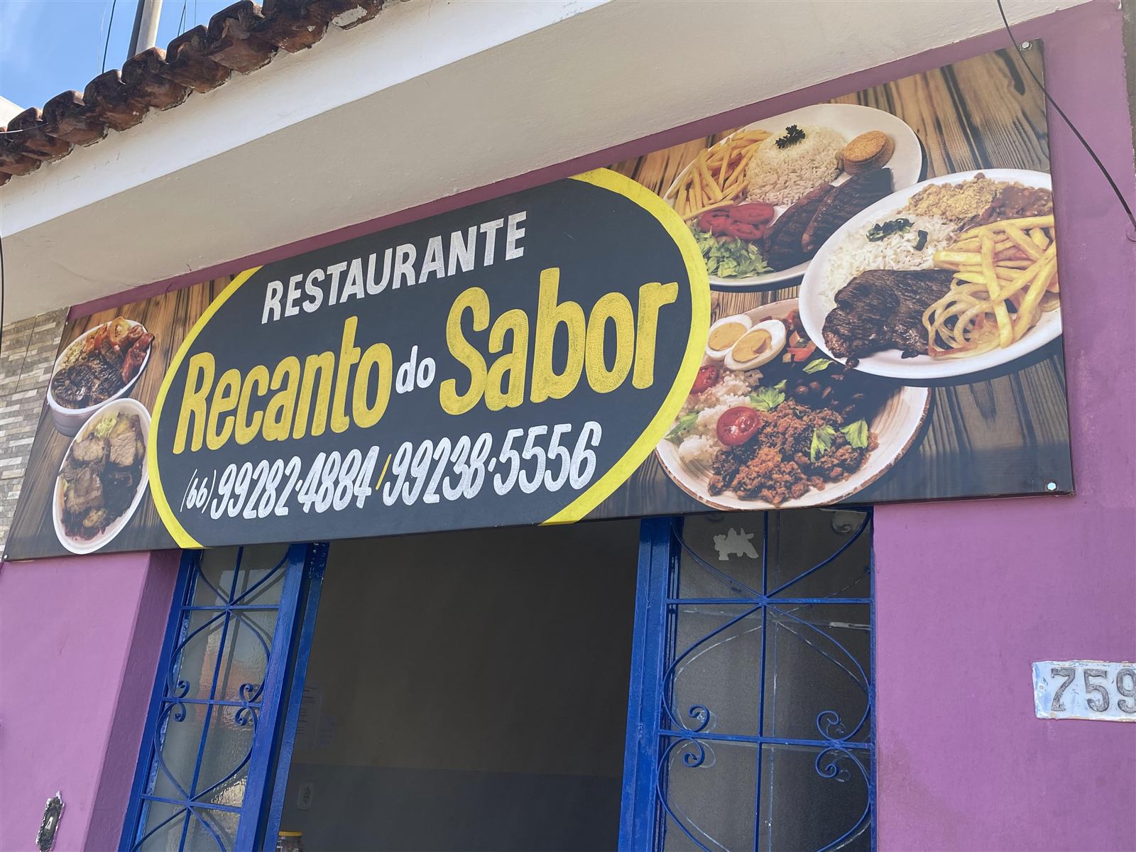 Fachada do Recanto do Sabor, a casa onde funciona o restaurante